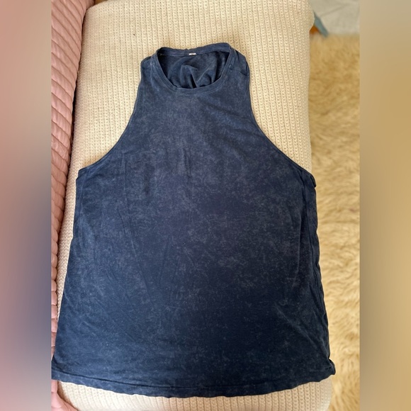 Lululemon twist back camisole - Picture 9 of 9